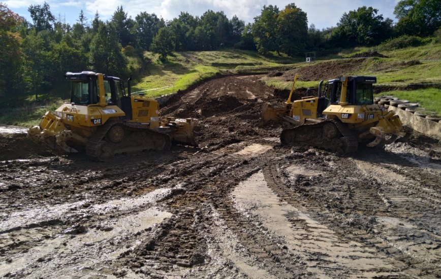 Pásový buldozer Dozer CAT D6N s 3D nivelací - foto č. 1