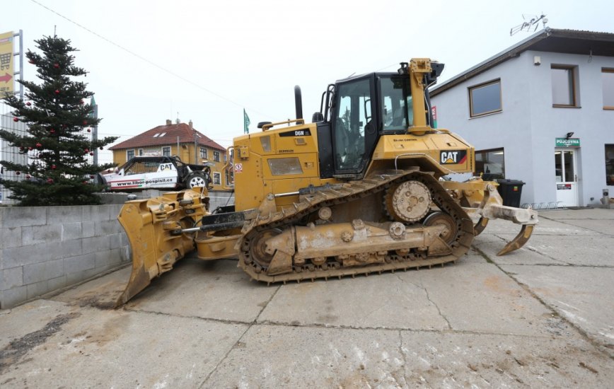 Pásový buldozer Dozer CAT D6N - foto č. 2