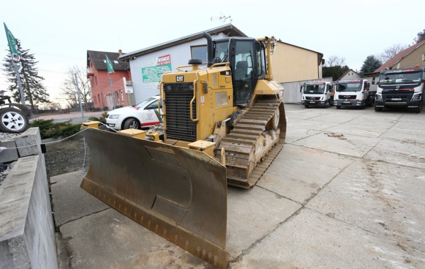 Pásový buldozer Dozer CAT D6N - foto č. 1